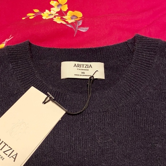 Aritzia cashmere crew sweater - Picture 3 of 4